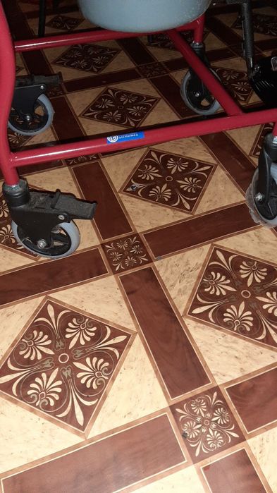 Продам кресло-каталку с туалетом,новое