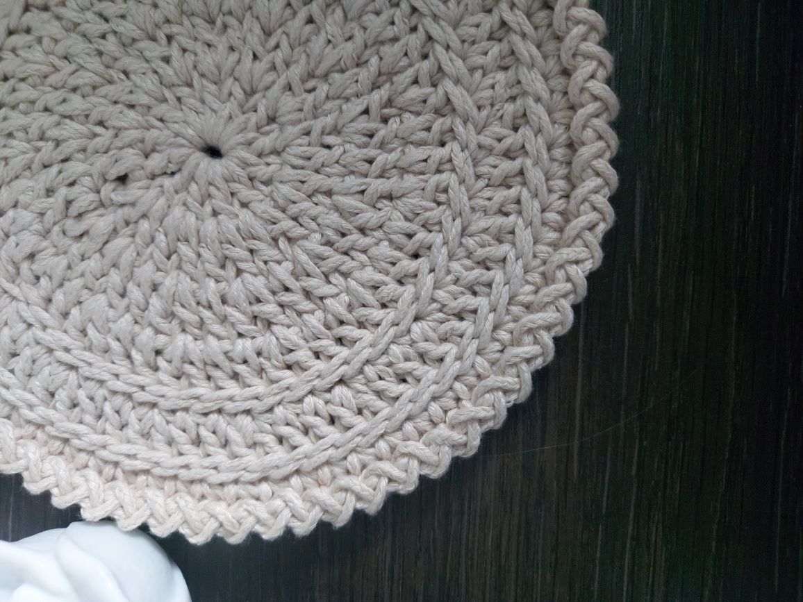 Podkładka pod talerz, mata na stół, handmade, ze sznurka bawełnianego.