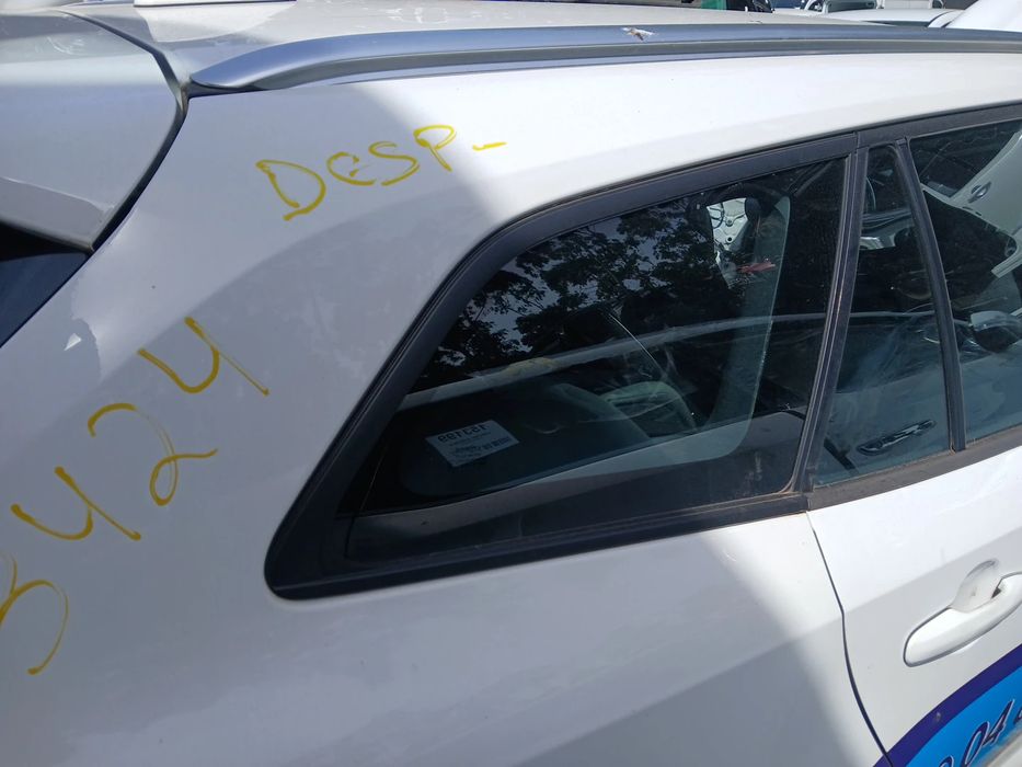 Vidro do painel trás direito TOYOTA Corolla Touring Sports (_E21_)