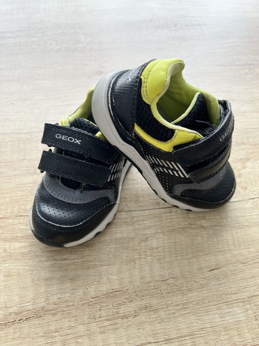 Дитячі кросівки Geox