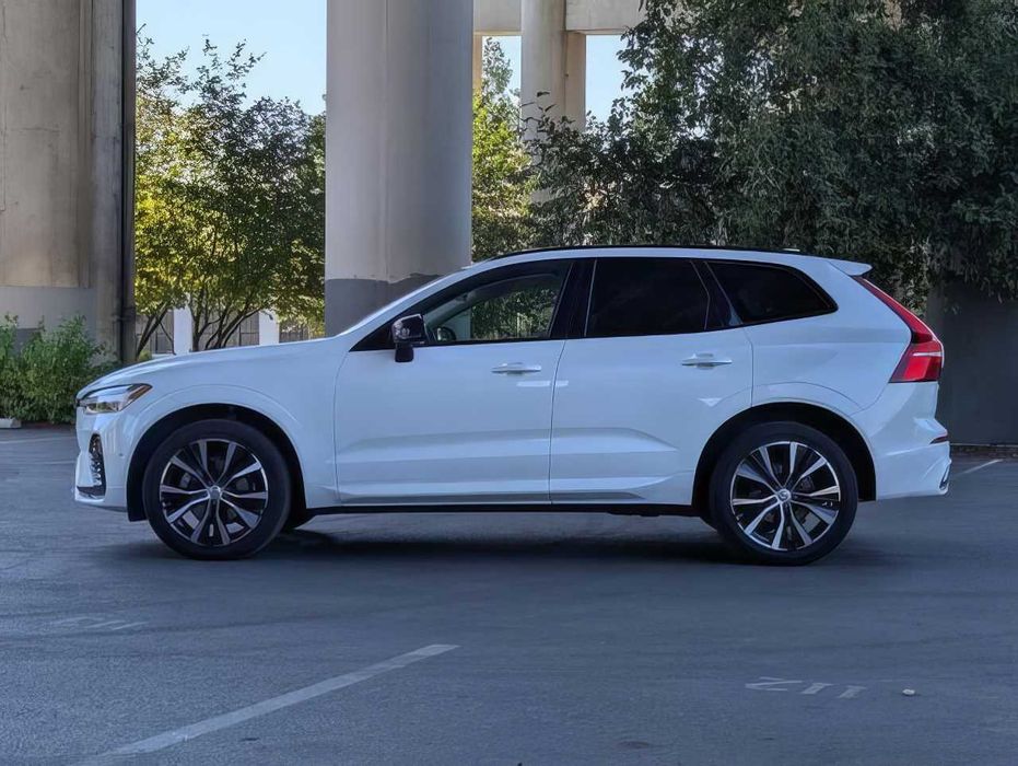Volvo XC60      2023