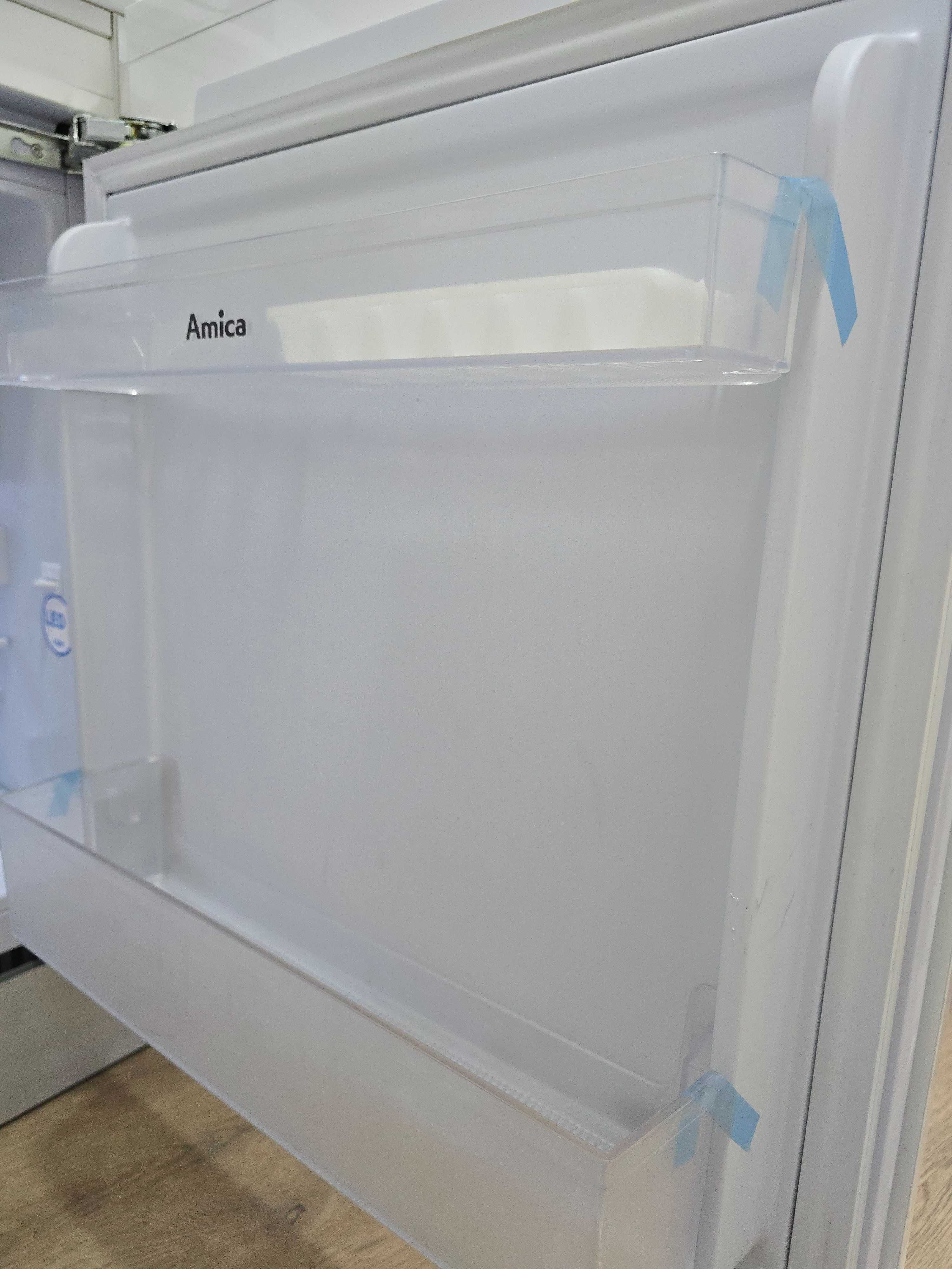 Mini frigorífico de encastre Amica com congelador