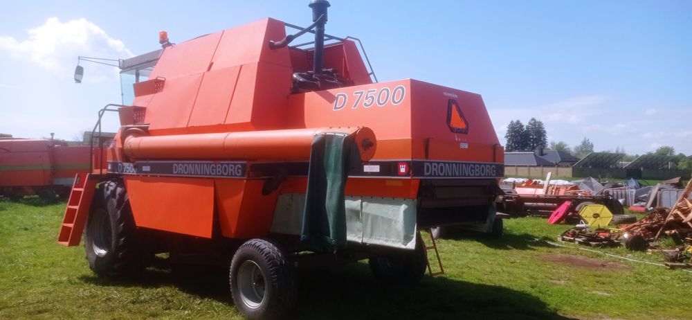 Комбайн зернозбиральний Dronningborg 7500
