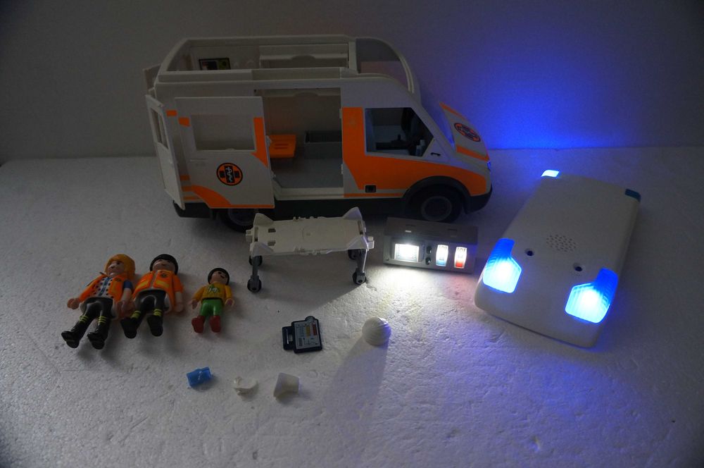 Playmobil 932 Pogotowie Karetka Ambulans NOWY model Światło i Dźwięki