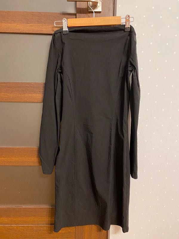 Czarna krótka sukienka Bershka