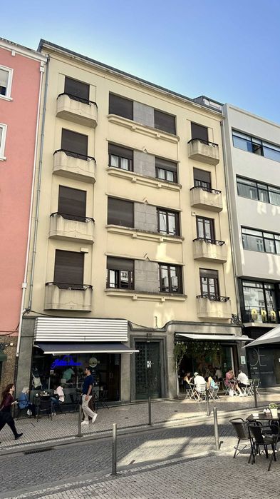 2-bedroom apartment for rent at the centre of Porto.