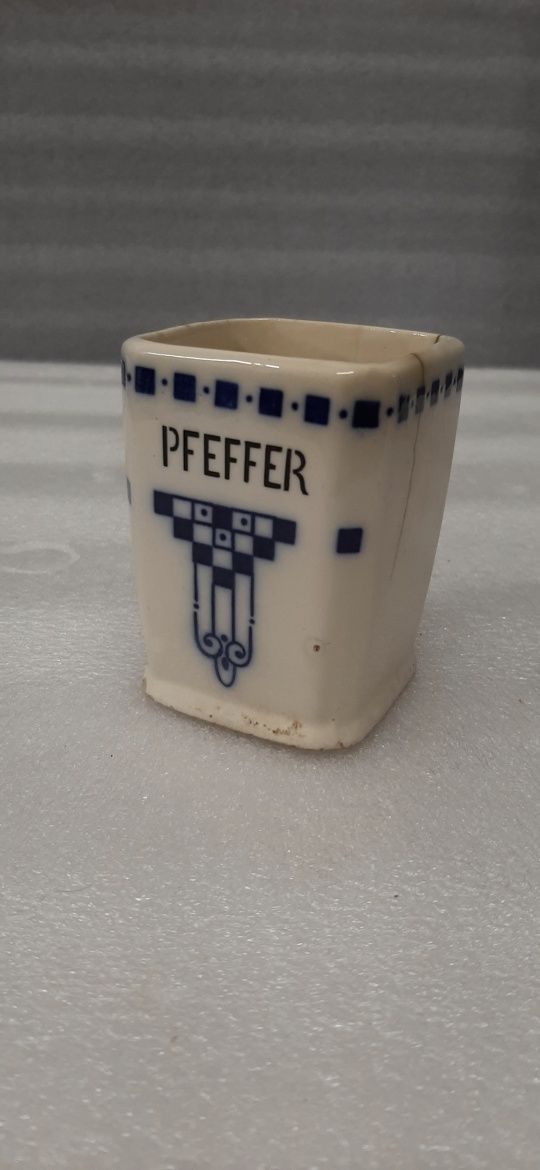 Pojemnik ceramiczny na pieprz 1944r.
