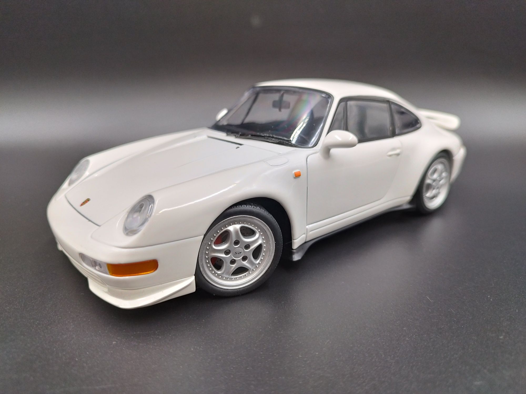 1:18 UT Models Porsche 911 (933) Carrera RS model