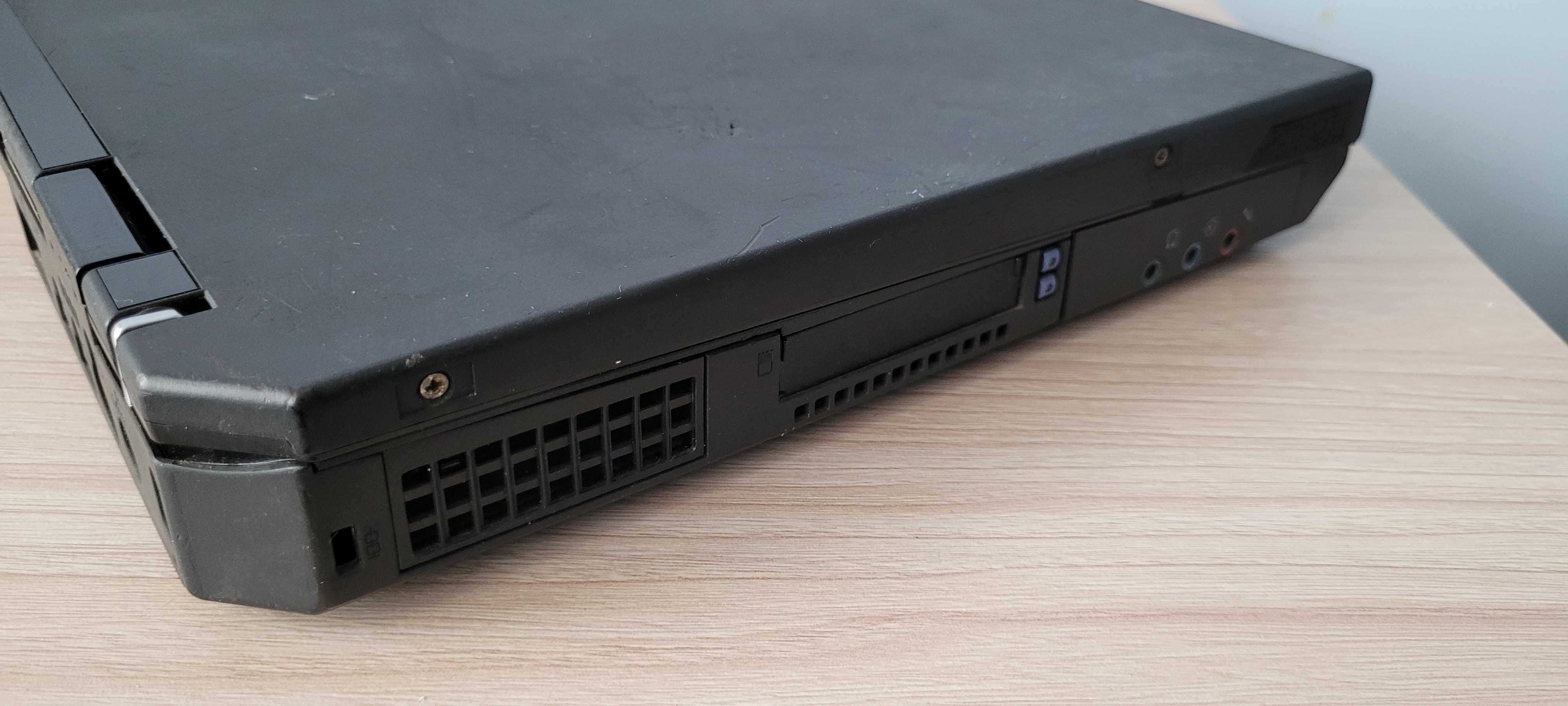 Zabytkowy komputer ibm thinkpad t30