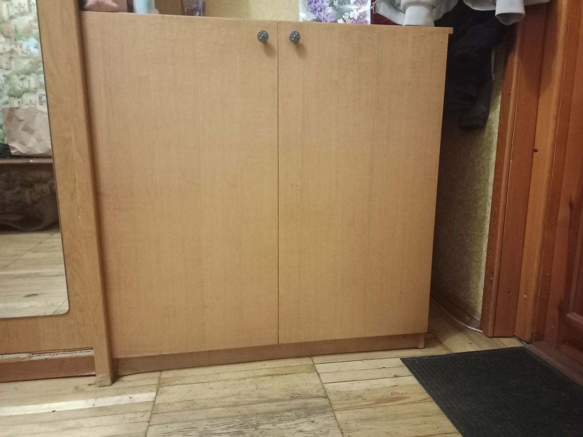 Шкаф в прихожую с тумбой