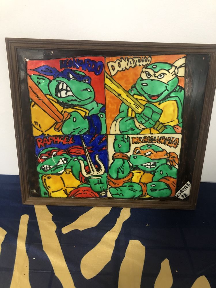 Tatarugas ninja pintado sobre o vidro