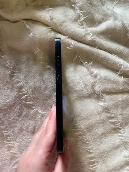 Продам Iphone 13