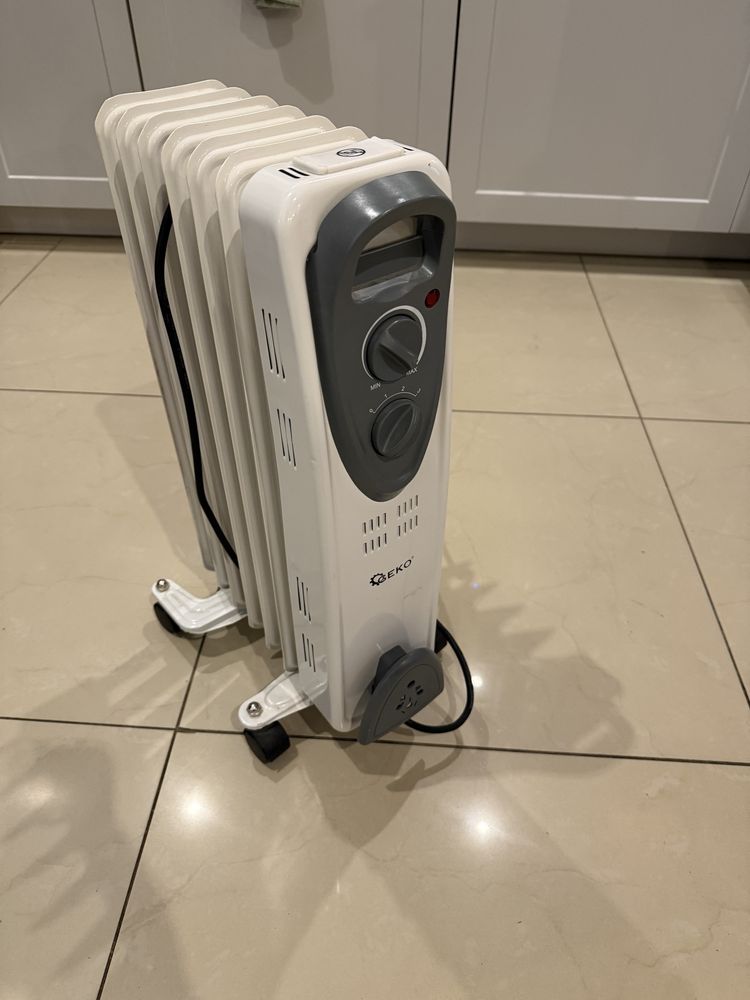 Grzejnik olejowy  z regulacja i termostatem  1500W