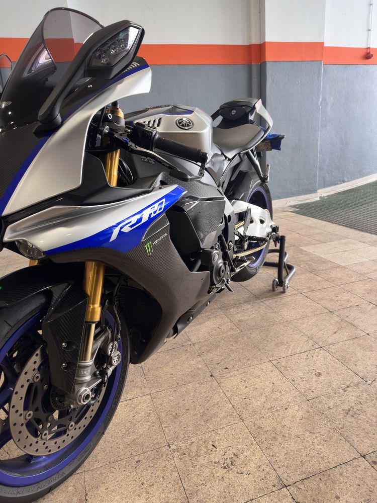Yamaha r1m 2019  08