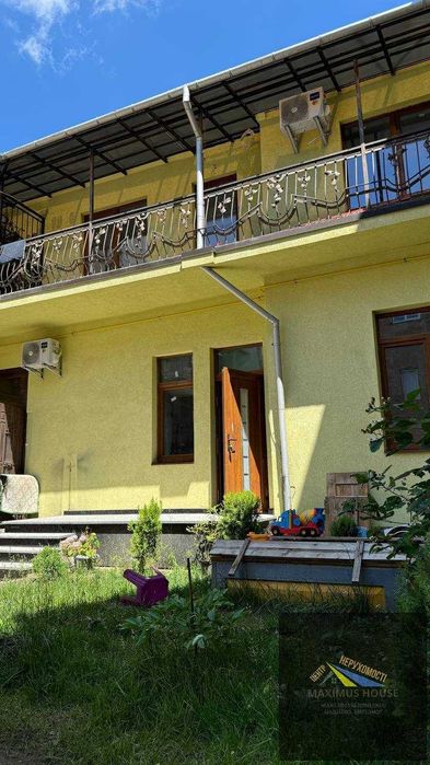 Частина будинку в парковій зоні