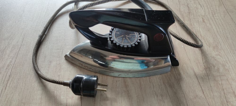 Stare polskie żelazko 750w typ c28