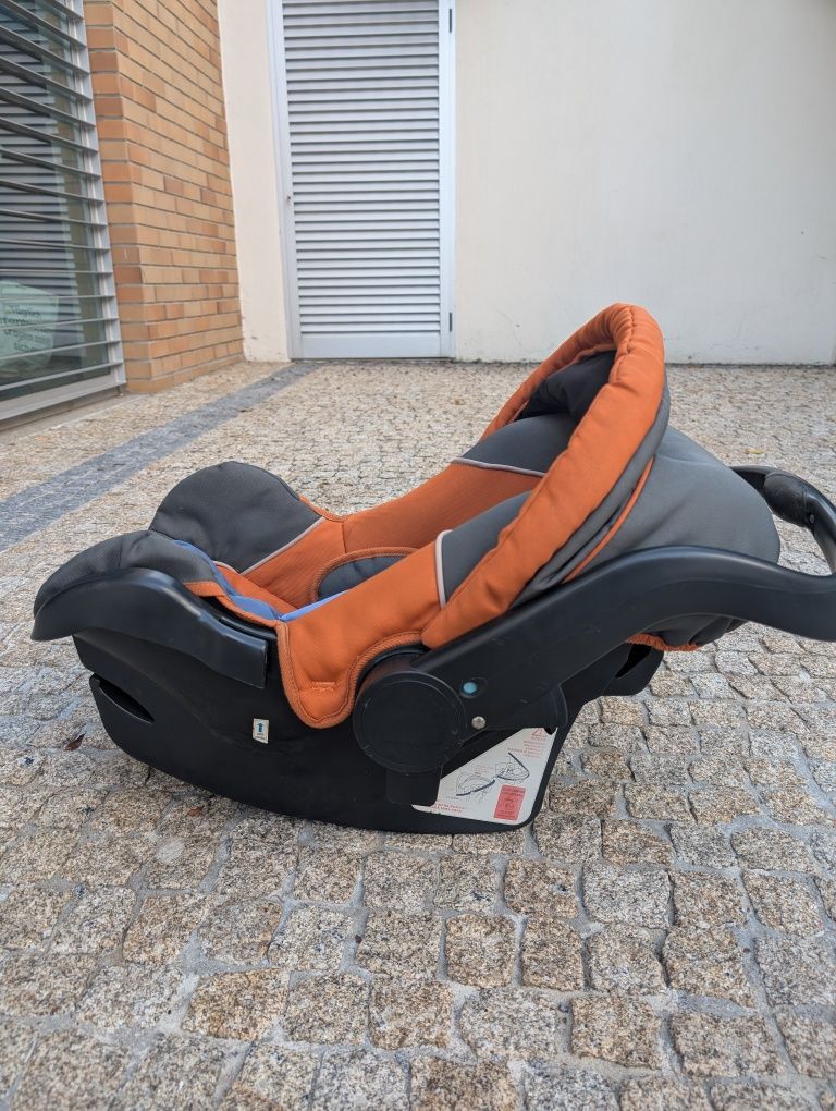 Primeira cadeira Bebé