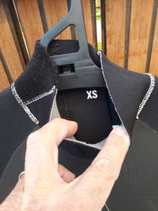 Fatos de surf e mergulho em bom estado