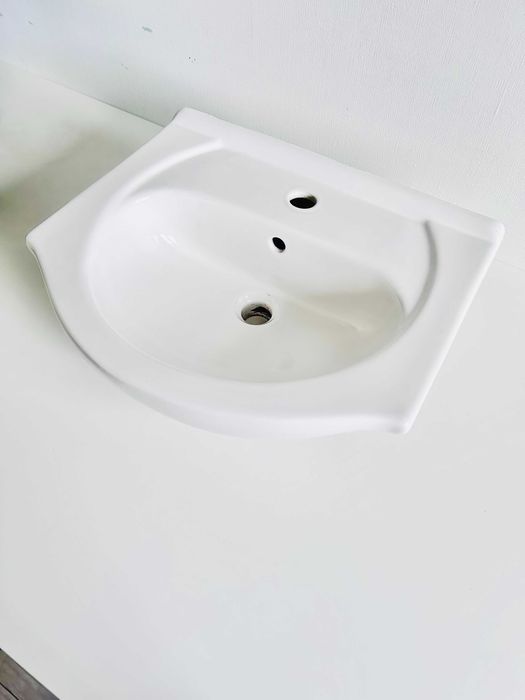 Klasyczna umywalka meblowa z otworem na baterię 50cm naszafkowa