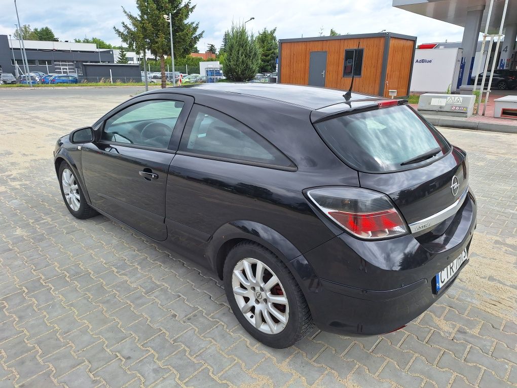 Opel Astra GTC 1.4 16V benzyna rok 2005 hak zadbana
