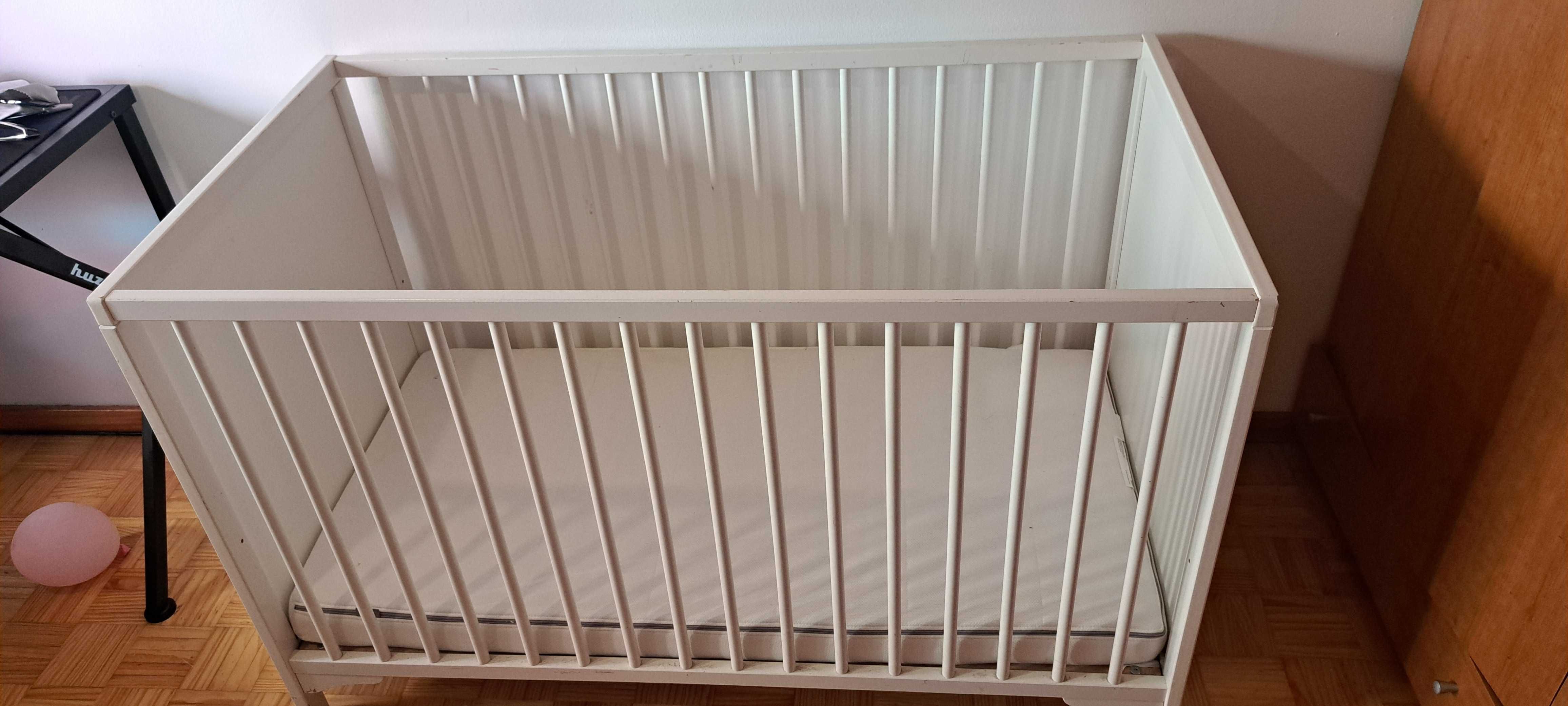 cama de bebé (berço)