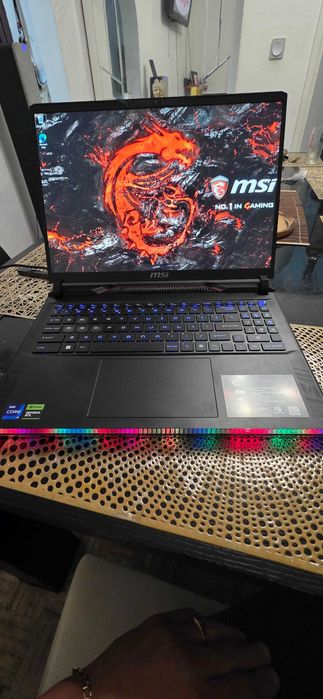 Portátil Msi raider GE68 HX