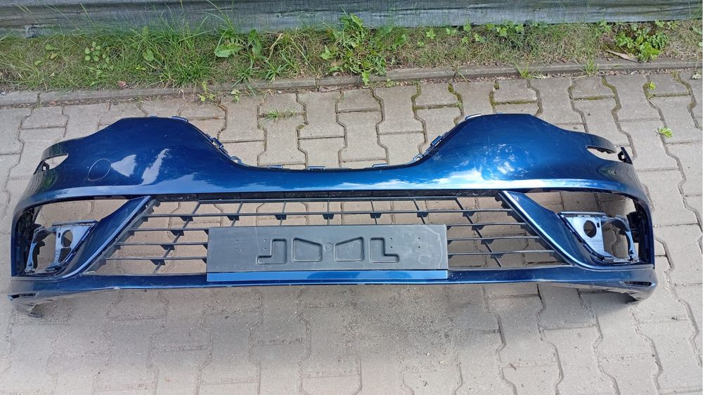 Ranault Megane IV zderzak przedni na czujniki pdc