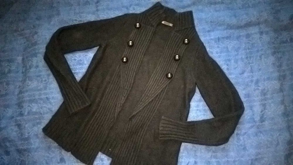 Чорний кардиган з гудзичками