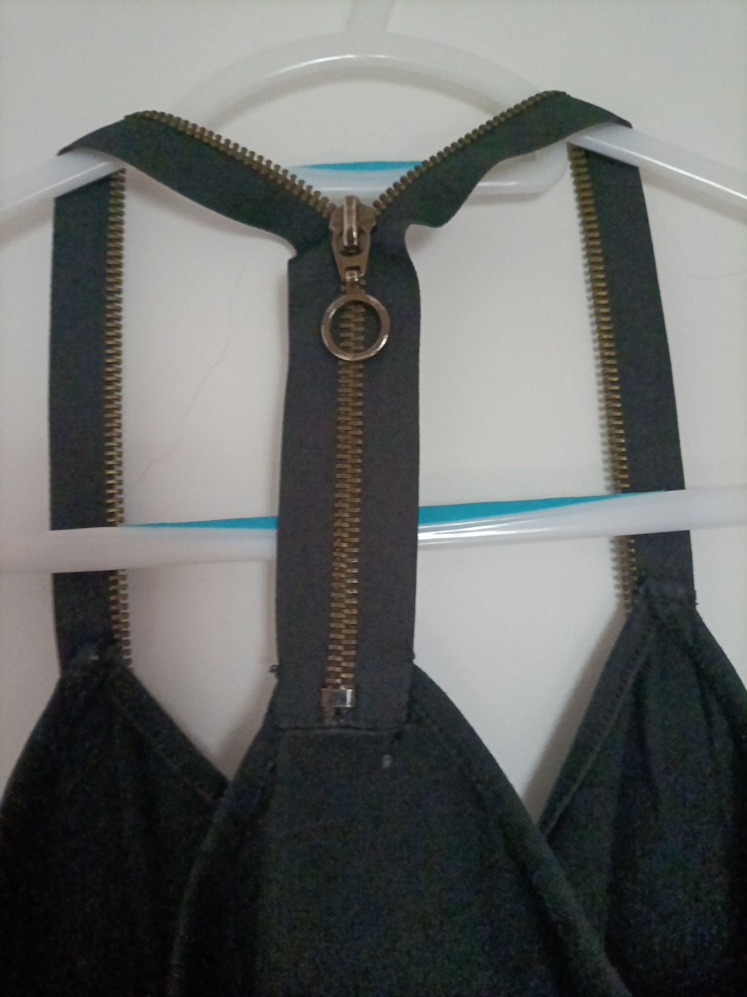 Top com fecho atrás