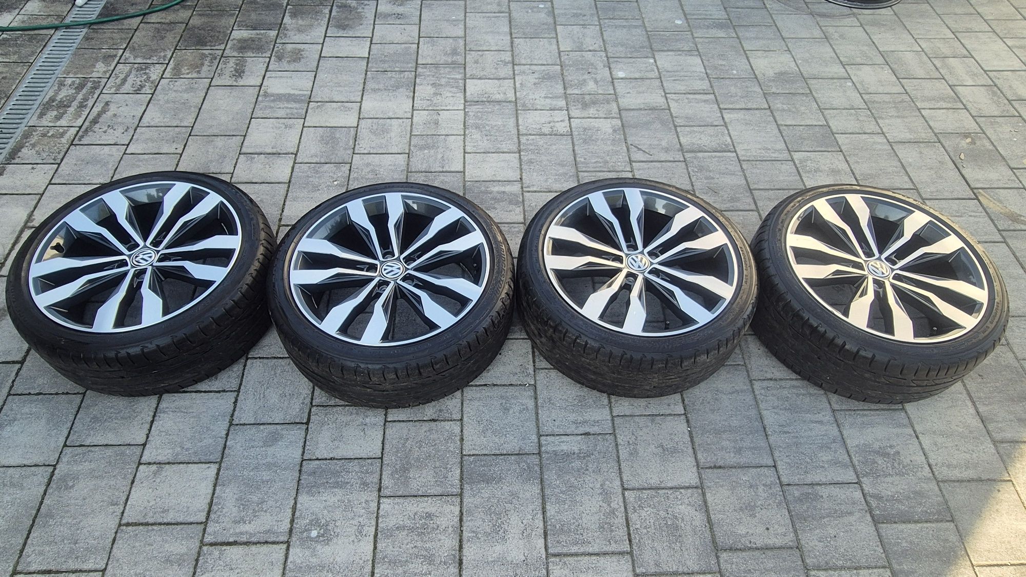 Alufelgi 5x112 Volkswagen 19 cali Passat Opony Bridgestone 225/40 R19