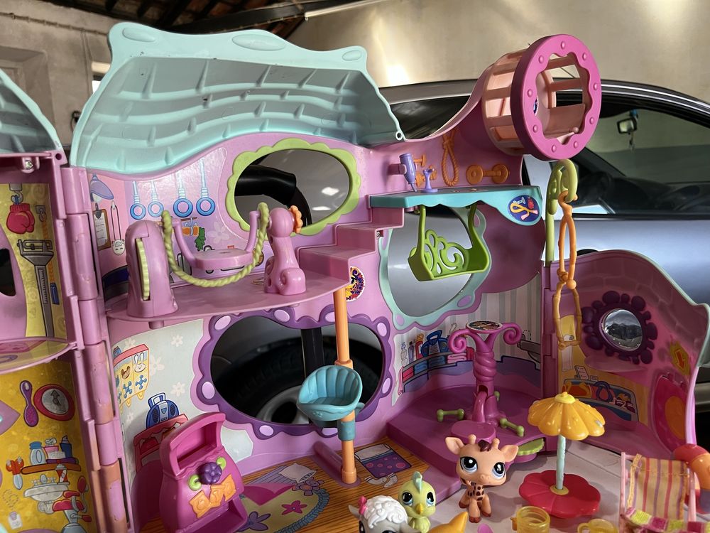 Casa dos Little Pet Shop com 53 bonecos e acessórios