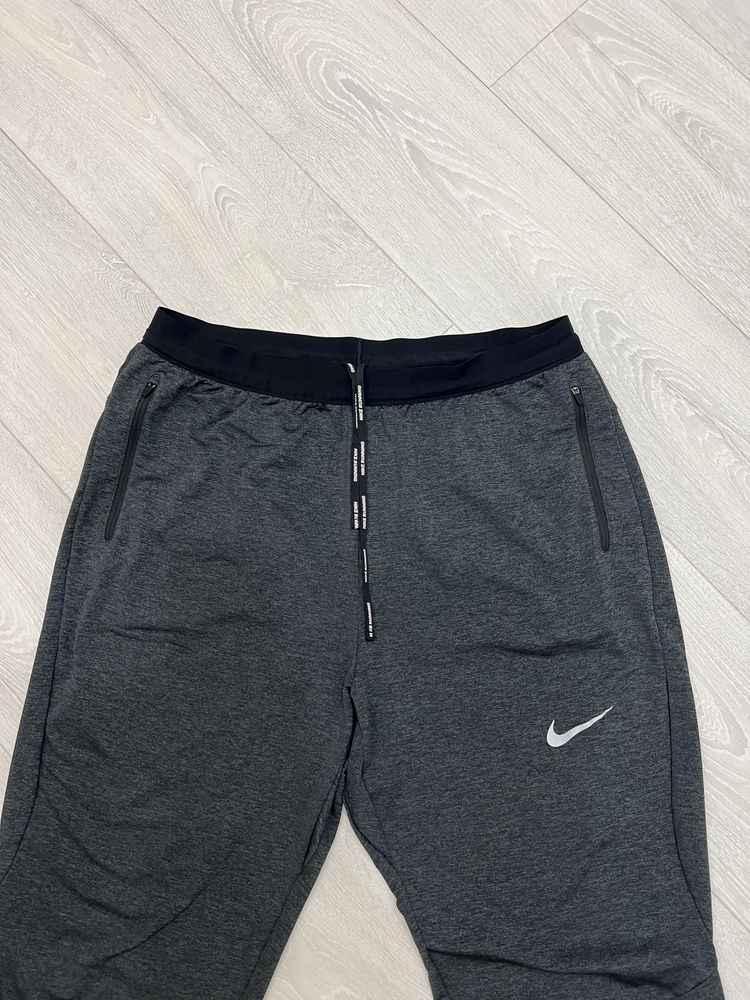 Брюки Nike M NK Dry PHNM Dri-FIT оригинал б/у в идеальном состоянии