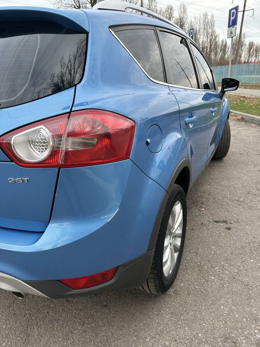 Ford Kuga бензин 2,5 2010 року