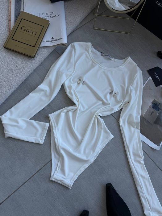 Трендове боді з пірсингом, жіночий бодік з довгим рукавом