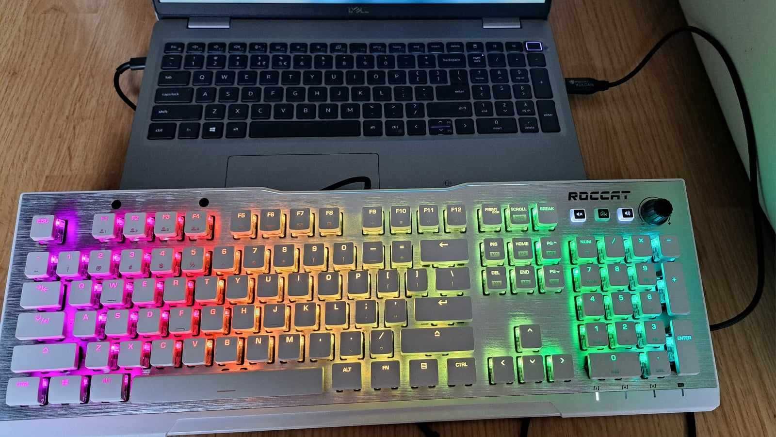 Klawiatura dla graczy ROCCAT Vulcan, biała
