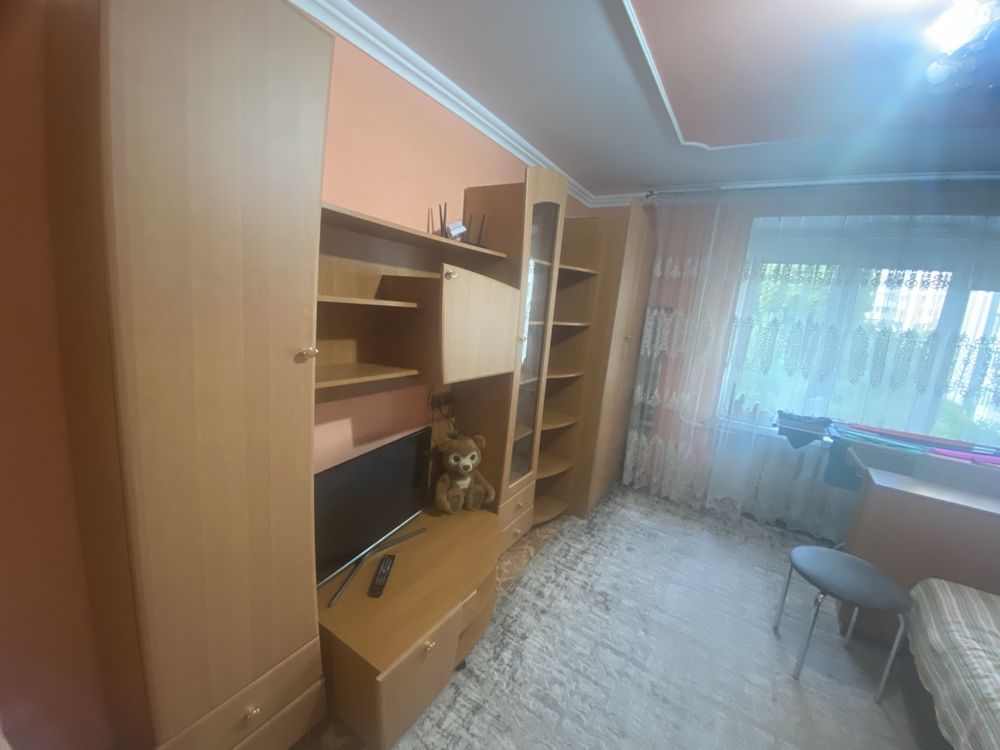 Стінка в дуже гарному стані.
