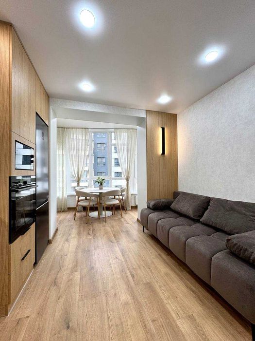 Продам квартиру з сучасним якісним ремонтом