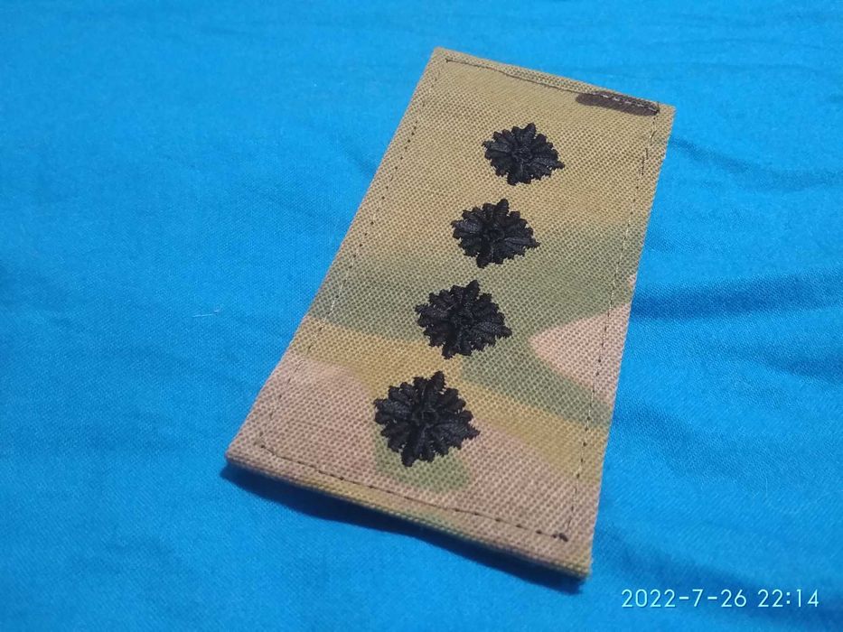 Військові нашивки, шеврони.