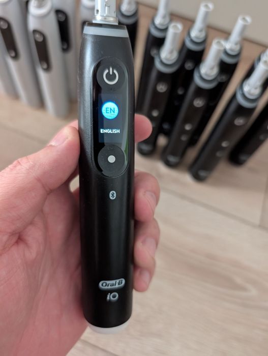 Німецька електрична зубна щітка Oral-B IO 6 модель