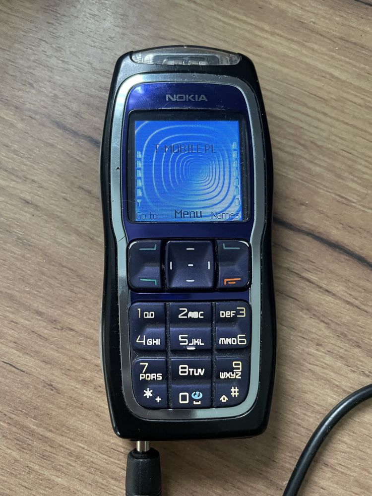 Nokia 3220 kolekcjonerska z ladowarka
