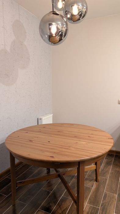 Sprzedam stół z litego drewna IKEA – rozkładany, bardzo dobry stan