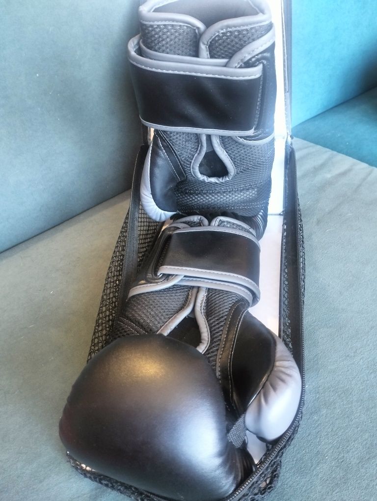 Боксерські рукавички.Боксерские перчатки.Everlast Powerlock 2R. 10oz