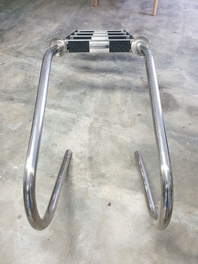 Escadas de Piscina