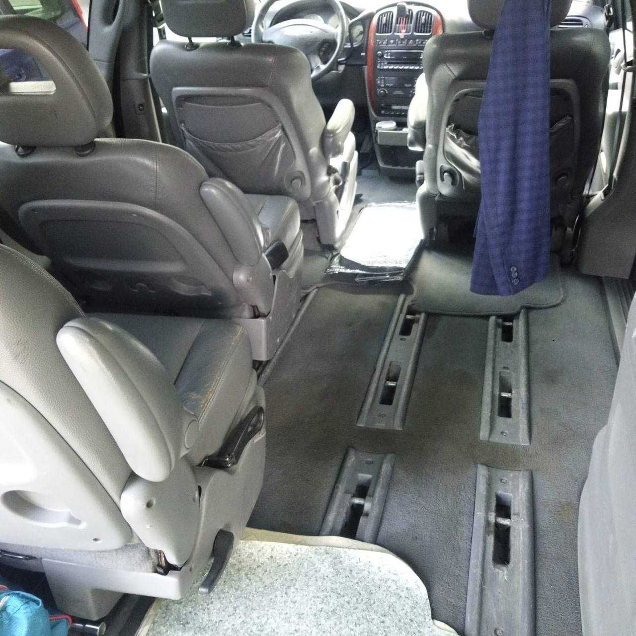 Продам автомобіль Chrysler Voyager