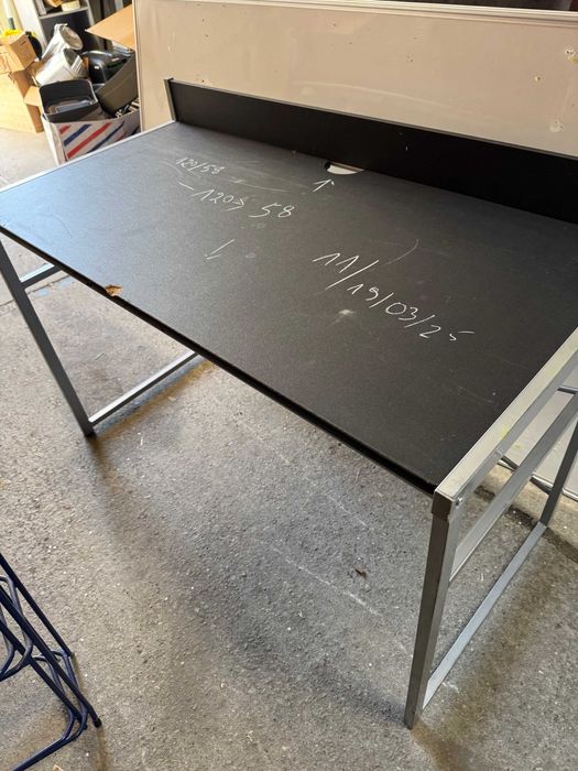 Biurko czarne  rama metalowa-srebrna  120x60 wys 75cm