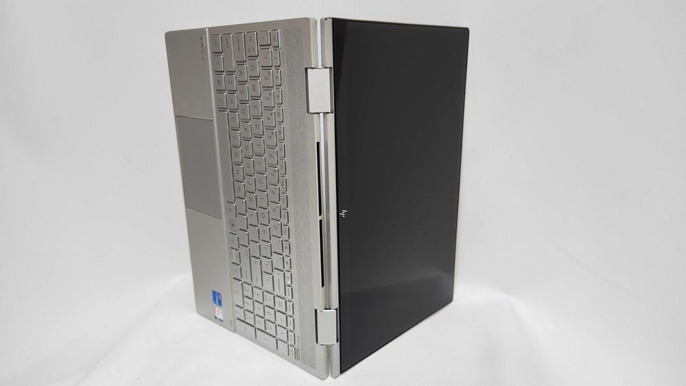 15.6" HP ENVY x360  8GB 256GB  i5-1135g7 Intel iris XE Graphics  4GB