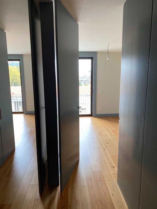 Aluga-se apartamento T2 moderno com lugar de garagem e arrumos