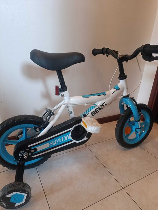 Vende se bicicleta com rodinhas ideal de 3 a 5 anos em bom estado