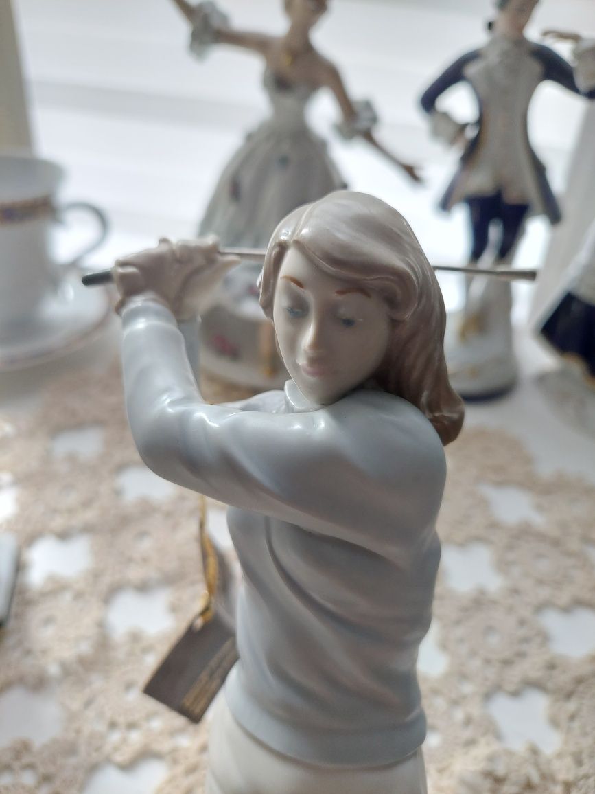 Porcelanowa figurka kobieta , porcelana hiszpańska Nadal    ,