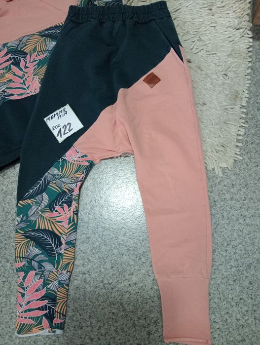 Świetny dres dziewczęcy  roz 122. MAMMAMIA